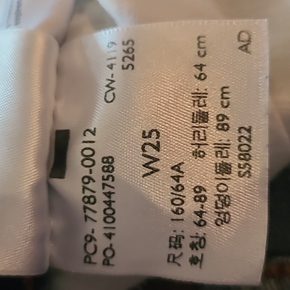 Levis Premium Ribcage Shorts - Picture 9 of 15